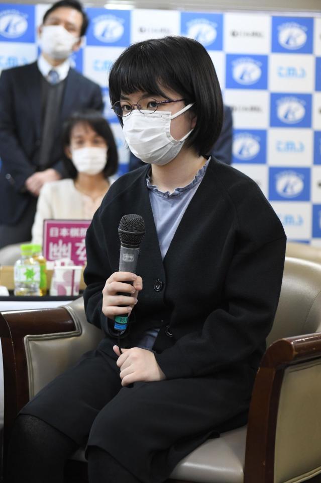 　取材に応じる仲邑菫二段＝東京・日本棋院（撮影・金田祐二）