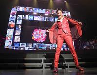 　レコードデビュー５０周年を記念した全国ツアーをスタートさせ、ポーズを決める郷ひろみ（撮影・金田祐二）