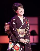 　デビュー４５周年コンサート最終公演で笑顔を見せる川中美幸