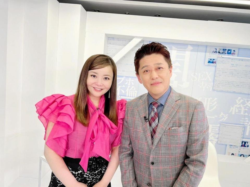 華原朋美の公式ブログより。坂上忍（右）との２ショット