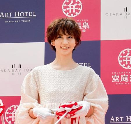 記念式典に出席した安田美沙子