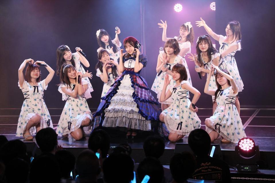 　卒業公演を行った大場美奈（中央）＝名古屋・栄のＳＫＥ４８劇場（Ｃ）２０２２　Ｚｅｓｔ，Ｉｎｃ．