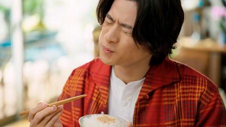 　「わが家は焼肉屋さん」新ＣＭに出演する平野紫耀