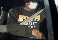 　涙ぐむ父親の剛さん＝北海道斜里町