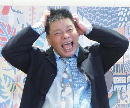 　作品展「ＰＯＰ　ＯＵＴ」が初日を迎え、取材に応じたジミー大西＝都内