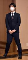 　対局を前に会見を行った藤井聡太叡王＝東京・神田明神（撮影・佐藤厚）