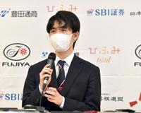 　対局を前に会見を行った藤井聡太叡王＝東京・神田明神（撮影・佐藤厚）