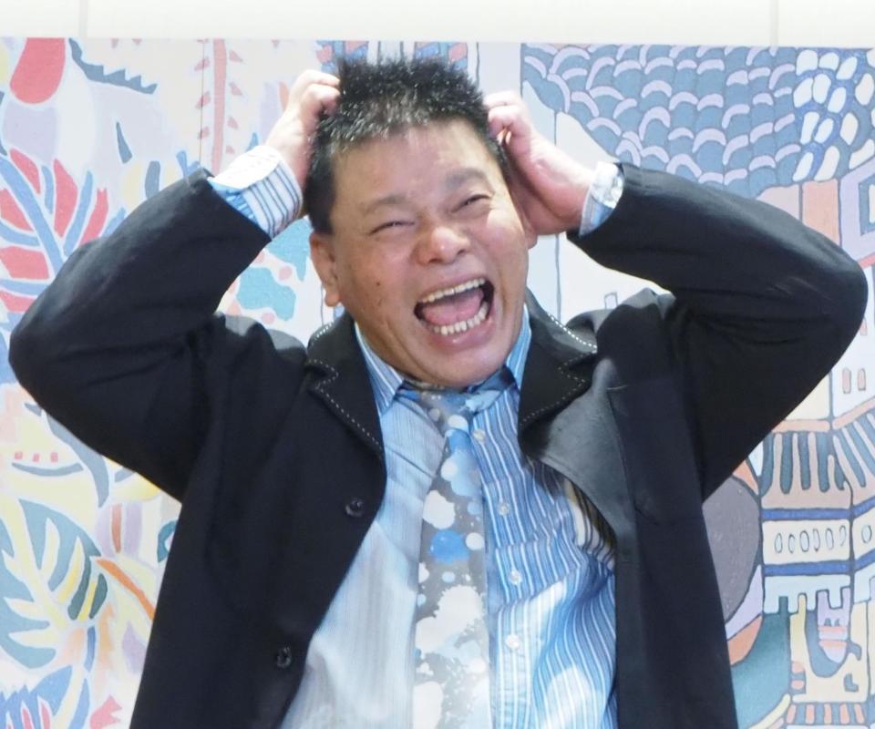 　作品展「ＰＯＰ　ＯＵＴ」が初日を迎え、取材に応じたジミー大西＝都内