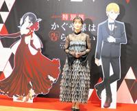 　「特別展　かぐや様は告らせたい」の原寸大パネル前で記念撮影を行う古賀葵（ｃ）赤坂アカ／集英社・かぐや様は告らせたい製作委員会