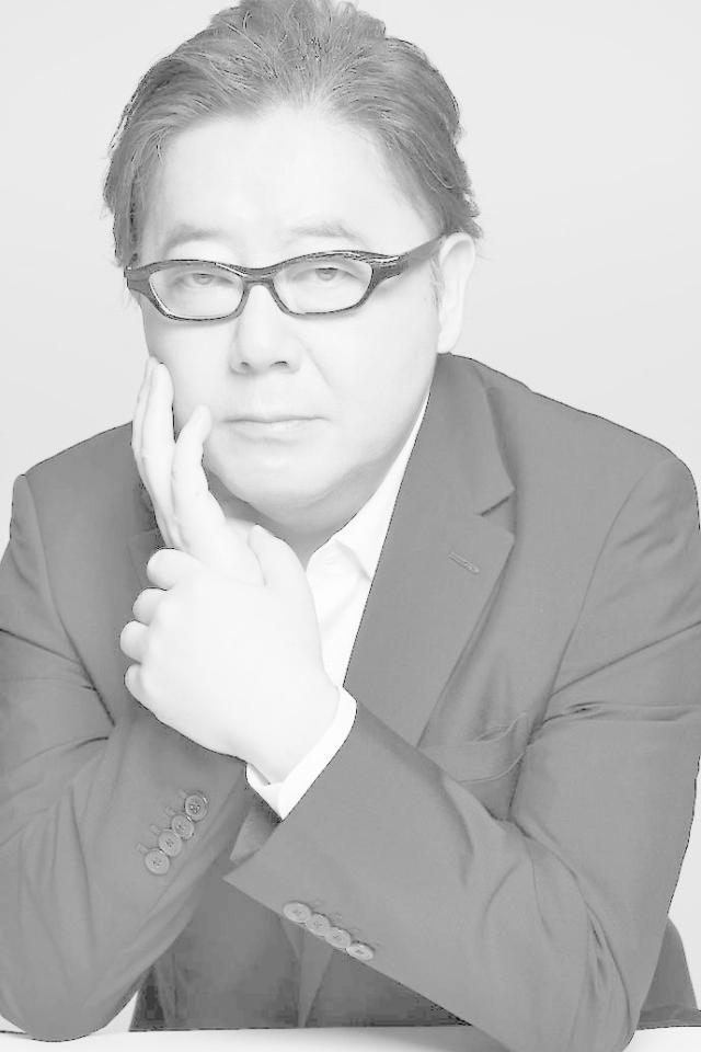 　秋元康氏