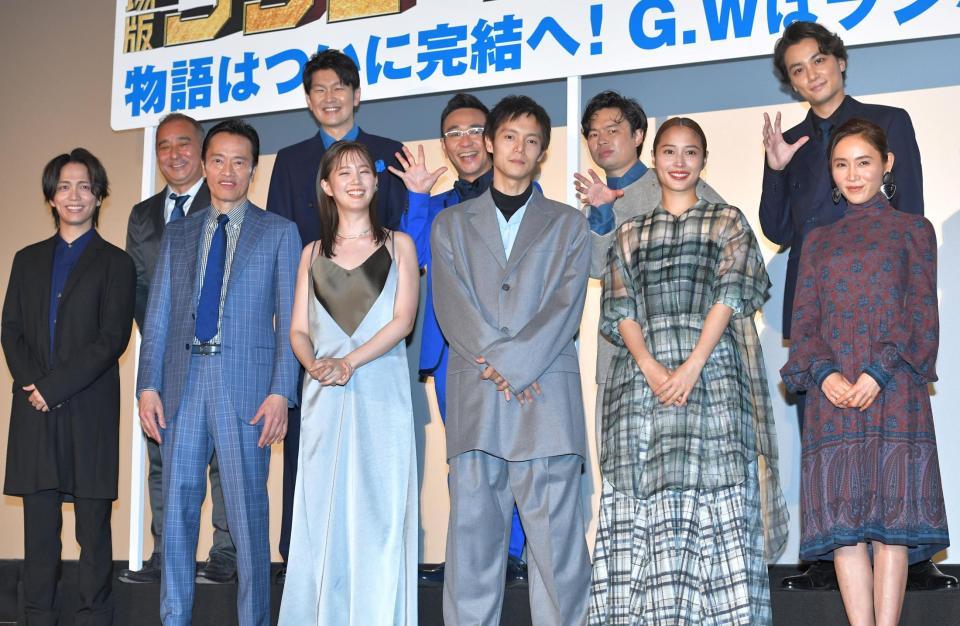 　（前列左から）山崎育三郎、遠藤憲一、本田翼、窪田正孝、広瀬アリス、山口紗弥加、（後列左から）鈴木雅之監督、丸山智己、八嶋智人、浜野謙太、矢野聖人＝東京・ＴＯＨＯシネマズ日比谷（撮影・出月俊成）