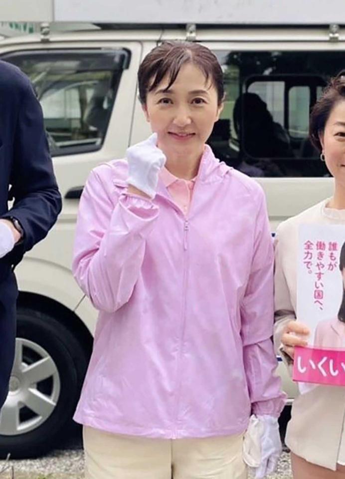 　参院選に向け初の街頭演説を行った生稲晃子