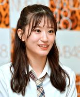 　笑顔でインタビューに答えるＮＭＢ４８・上西怜（撮影・神子素慎一）