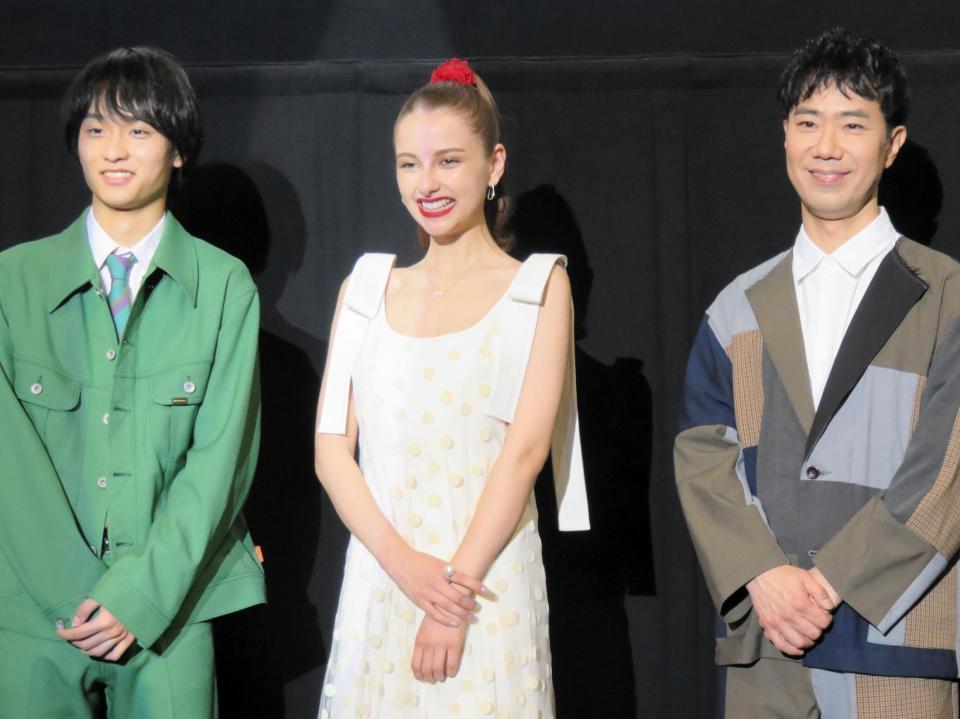 　（左から）奥平大兼、嵐莉菜、藤井隆＝大阪・なんばパークスシネマ