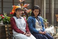 早苗（高田夏帆・左）と話す暢子（黒島結菜）