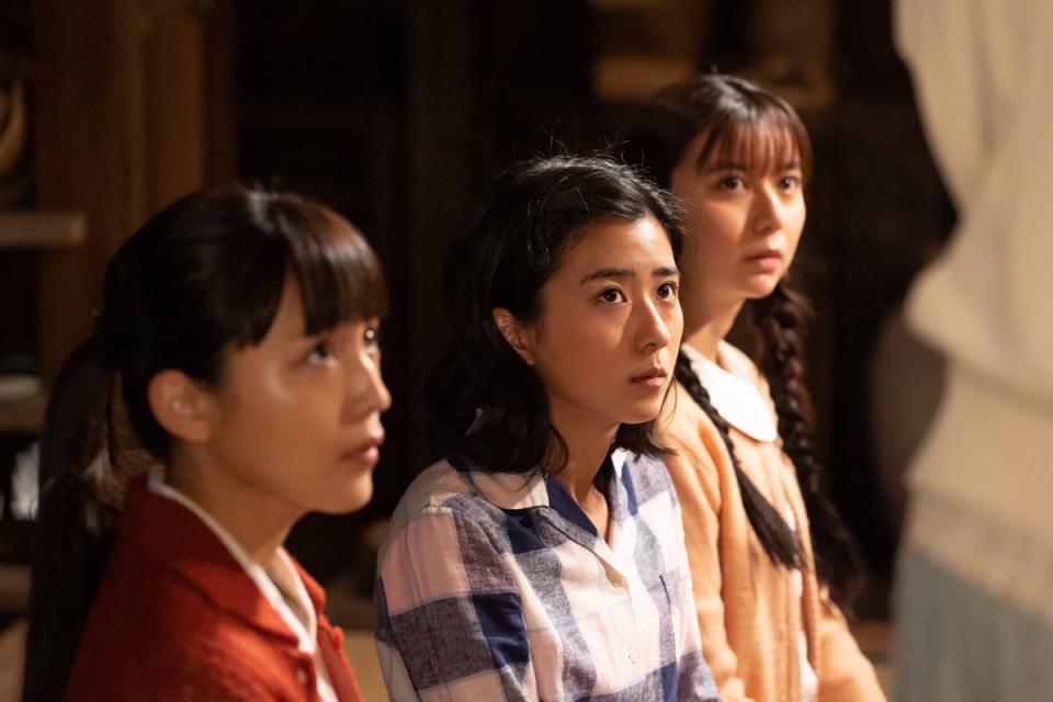 母の提案に、娘たちは…。左から姉・良子（川口春奈）、暢子（黒島結菜）、妹・歌子（上白石萌歌）