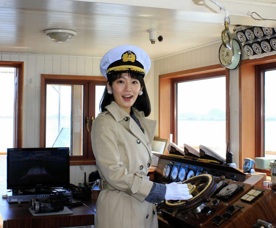 「びわ湖開き」のイベントで１日船長を務めた吉岡里帆（２０１６年撮影）