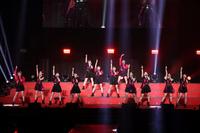 全力パフォーマンスを届けるつばきファクトリー＝東京・日本武道館