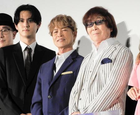 舞台あいさつした（左から）武内駿輔、古谷徹、古川登志夫＝都内