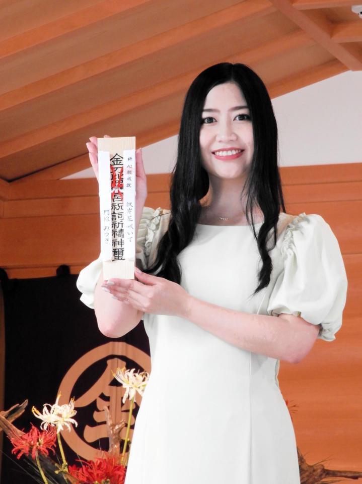 　新曲のヒット祈願を行った門松みゆき
