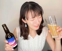 　プロデュースしたビールでのどを鳴らす大島由香里