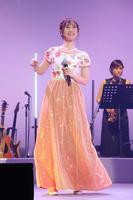 　地元でのコンサートでファンに歌声を届けた藤井香愛