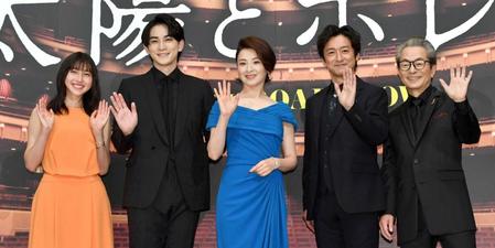 　東京プレミアに登場した（左から）森マリア、町田啓太、檀れい、石丸幹二、水谷豊監督（撮影・佐々木彰尚）