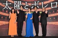 　映画「太陽とボレロ」の東京プレミアに登場した（左から）森マリア、町田啓太、檀れい、石丸幹二、水谷豊監督（撮影・佐々木彰尚）