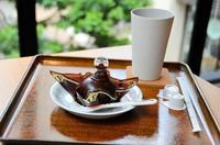 　藤井叡王が選んだ「カントリーマアムチョコまみれケーキ」と「水出しアイスコーヒー」＝日本将棋連盟提供