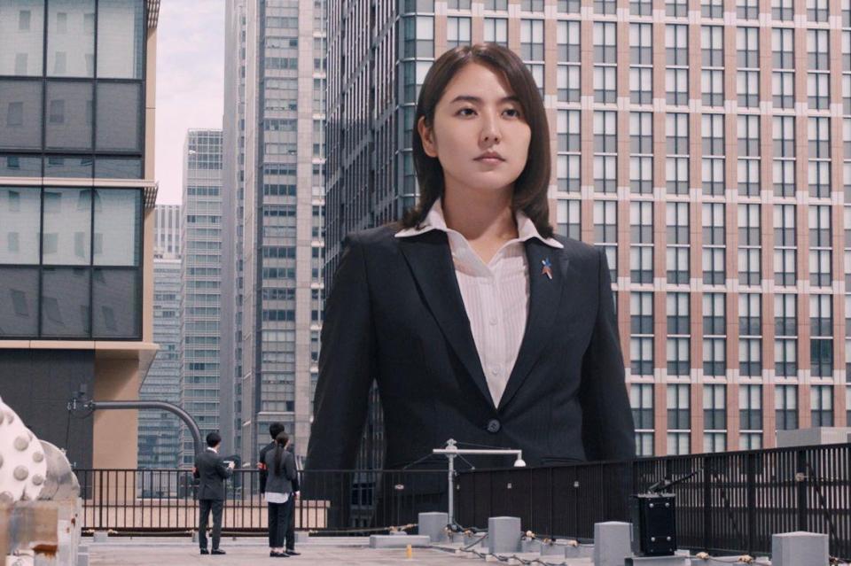 　劇中で巨大化した長澤まさみ演じる浅見弘子Ⓒ２０２２「シン・ウルトラマン」製作委員会（Ｃ）円谷プロ