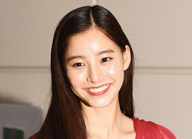 新木優子がケーキをパクッ 笑顔につられてファン癒されまくり/芸能