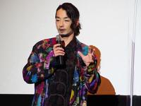 　「犬王」の舞台挨拶に登壇した森山未來＝大阪・梅田ブルク７