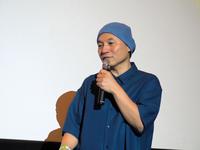 　「犬王」の舞台挨拶に登壇した湯浅政明監督＝大阪・梅田ブルク７