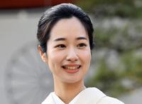 　藤間爽子