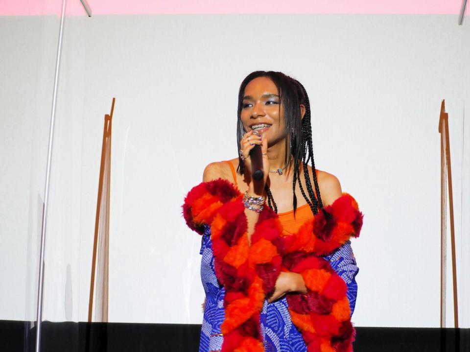 　「犬王」の舞台挨拶に登壇したアヴちゃん＝大阪・梅田ブルク７