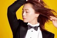 　アルバムに同封される写真集のショット