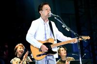 ３年ぶりのアリーナツアーで熱唱する小田和正＝福島・郡山のビッグパレットふくしま