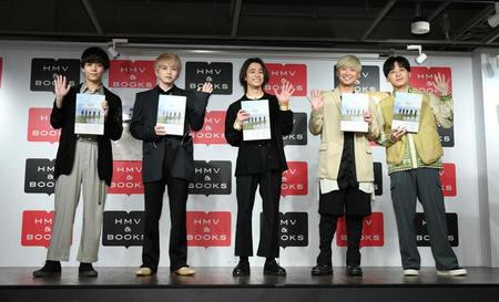 　写真集刊行イベントに登場したＤａ－ｉＣＥの（左から）岩岡徹、花村想太、和田颯、大野雄大、工藤大輝（撮影・開出牧）