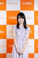 　１ｓｔ写真集刊行記念取材会を行った乃木坂４６・賀喜遥香（ｃ）新潮社