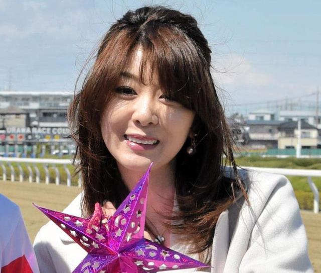 【写真】夫を支える瞬間の一枚!カッコ可愛さがハンパない!