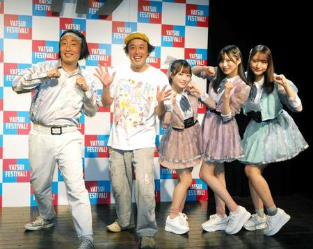 　ポーズを決める（左から）ゆってぃ、やついいちろう、＃ババババンビの岸みゆ、宇咲、池田メルダ