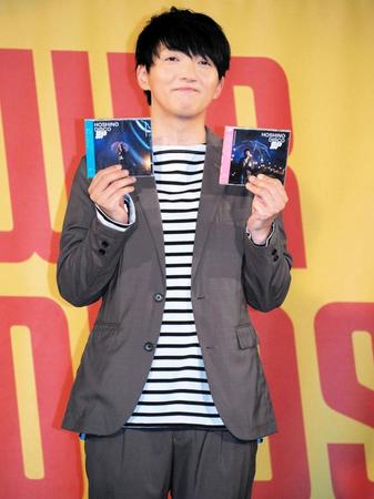 　ＣＤをＰＲする星野一成（ほしのディスコ）＝東京・タワーレコード渋谷店