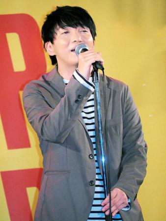 　歌手・星野一成として歌唱するほしのディスコ