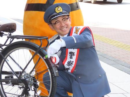 石井正則 盗まれるのは一瞬 自転車盗難防止呼びかけ ロックの日 警察一日署長 芸能 デイリースポーツ Online 石井正則 盗まれるのは一瞬 自転車盗難防止呼びかけ ロックの日 警察一日署長 芸能 デイリースポーツ Online
