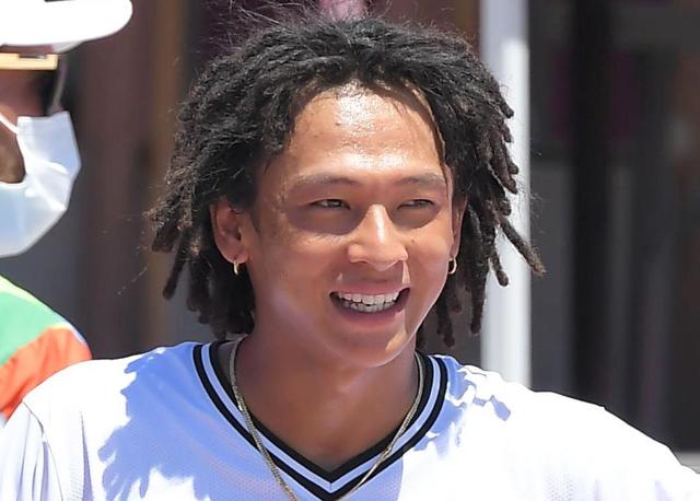 【写真】平野歩夢　大物歌手にメダルをかけて豪華２ショ　意外な交友録