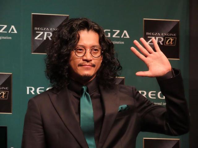 小栗旬 クロムハーツ メガネ 芸能人 幻 お洒落 ドラマ ウロボロス 小栗