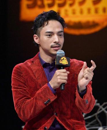 　映画「ジュラシック・ワールド／新たなる支配者」の緊急シンポジウムに登場した満島真之介（撮影・佐々木彰尚）
