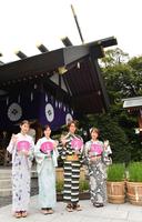 映画「恋は光」公開直前！大ヒット祈願イベントに登場した（左から）馬場ふみか、西野七瀬、神尾楓珠、平祐奈＝東京・富士見の東京大神宮（撮影・佐々木彰尚）