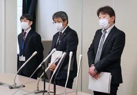 　「知床遊覧船」の事業許可取り消しの「聴聞」後、記者会見する国土交通省北海道運輸局の担当者