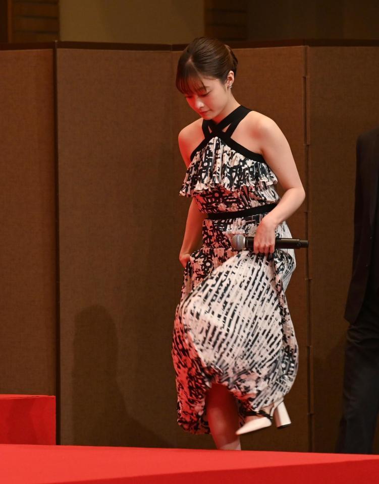 完成報告会に登場した橋本環奈＝東京・帝国ホテル（撮影・高石航平）